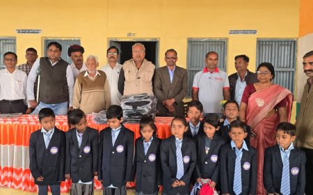 सोजत भामाशाहों द्वारा कक्षा 1 से 12 तक के सभी विद्यार्थियों कोट,-टाई,-बेल्ट,-स्कूल-बैग-एवं-मोज़े-वितरित