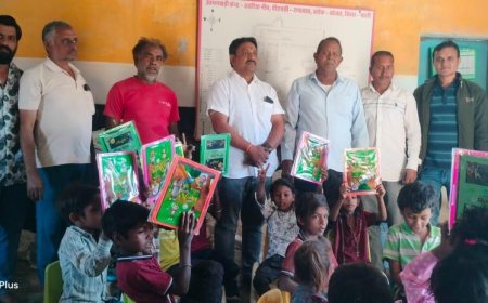 खारिया नींव में शिक्षा जागृति की पहल, समाजसेवी दीपक मेवाड़ा ने आंगनबाड़ी बच्चों को दी शिक्षण सामग्री