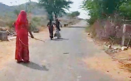 मां और बेटी  गांव में गोंद बेचने आई,बच्चा चोरी करने वाले समझकर कर पीटा ,वीडियो तेजी से  वायरल