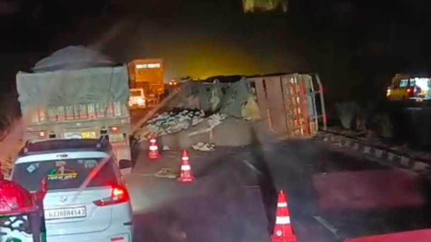 सोजत NH-162 पर अनियंत्रित होकर पलटा पपीता से भरा ट्रक,