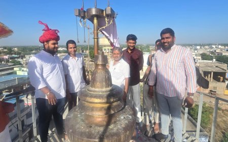 सोजत में श्री शीतला माताजी मंदिर पर धूमधाम से चढ़ाई गई ध्वजा