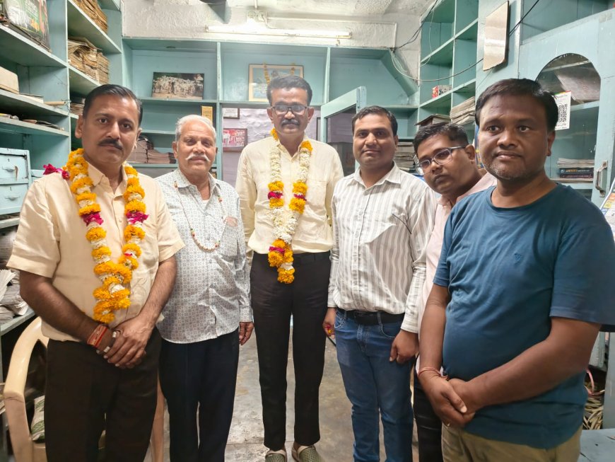 सोजत  इंडियन फैडरेशन ऑफ वर्किग जर्नलिस्ट्स आईएफडब्लयुजे के पदाधिकारियों का बहुमान करते उपखंड अध्यक्ष गहलोत