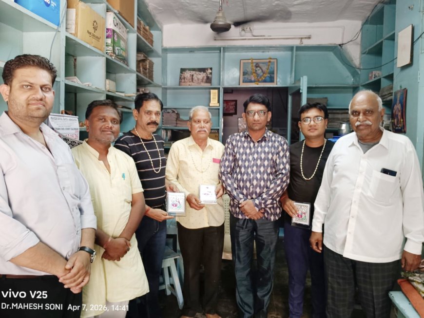 सोजत ज्वैलर्स एसोसिएशन राजस्थान प्रदेश मंत्री डॉक्टर महेश सोनी की अध्यक्षता में प्रतिभा के माला पहनाकर व चांदी की मोमेटो देकर स्वागत का आयोजन