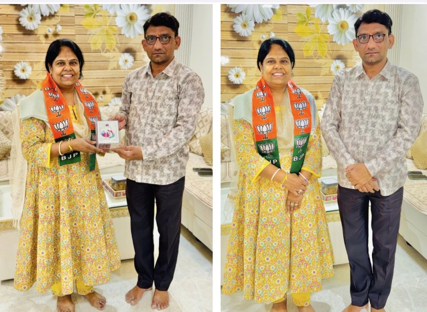 भाजपा महिला मोर्चा राजस्थान प्रदेश मंत्री पद पर रेखा जैन को नियुक्त करने पर शाल ओढ़ाकर व पार्टी का दुपट्टा पहनाकर व मोमेंटो देकर किया स्वागत एवं अभिनंदन