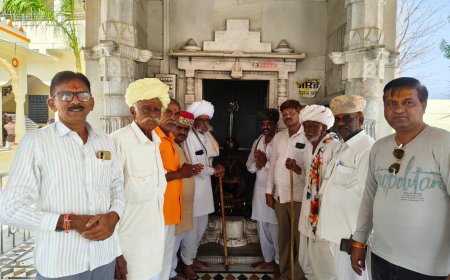 *प्राकृतिक भू-शिवलिंग पर लहराई आस्था की अमर ध्वजा, शिवराजपुर महादेव मंदिर की वर्षगांठ श्रद्धा संग मनाई*
