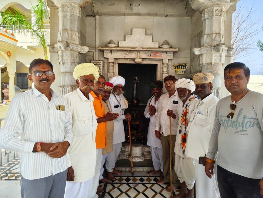 *प्राकृतिक भू-शिवलिंग पर लहराई आस्था की अमर ध्वजा, शिवराजपुर महादेव मंदिर की वर्षगांठ श्रद्धा संग मनाई*