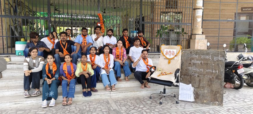 सोजत कॉलेज में ताला लगाकर छात्रों का प्रदर्शन, नीलामी प्रक्रिया वापस लेने की चेतावनी