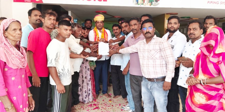 मगरिया आवासीय कॉलोनी में पेयजल संकट को लेकर राजेश तंवर को सौंपा ज्ञापन, समाधान का मिला आश्वासन