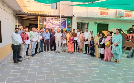 लोटस पब्लिक स्कूल में चिकित्सकों व चार्टर्ड अकाउंटेंट्स का हुआ भव्य अभिनंदन