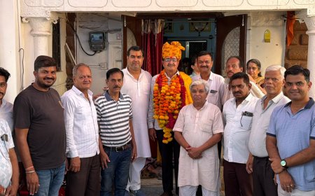 सेवानिवृत्ति पर कनिष्ठ सहायक धीरेन्द्र व्यास का भव्य सम्मान, समाजजनों ने दी भावभीनी विदाई