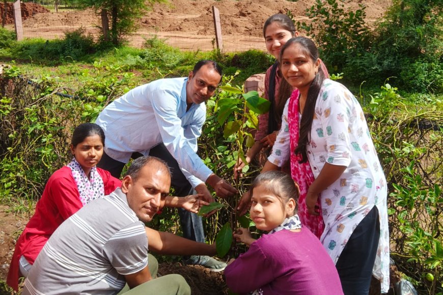 मॉडर्न पब्लिक स्कूल में पेड़ लगा दिया पर्यावरण संरक्षण का संदेश